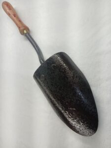 27.5" Foam Cosplay Shovel - Image 4